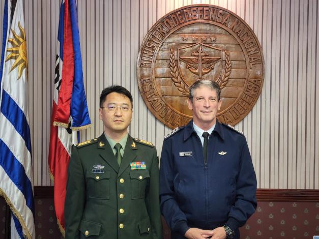 Visita el ESAMDE del Agregado de Defensa de la Embajada de la República Popular China Coronel Sup. Geo Feng.