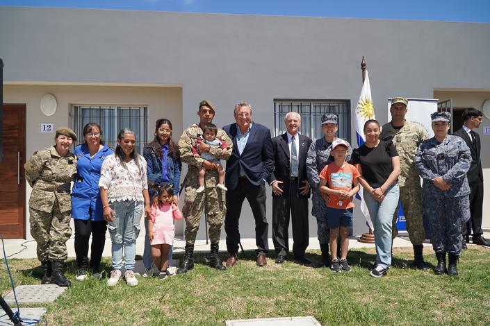 Entrega de viviendas en el Complejo Leandro Gómez 