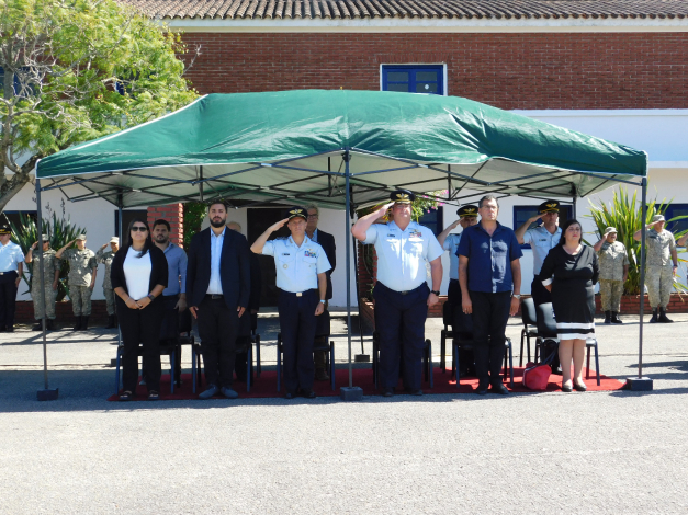 Autoridades en la apertura de cursos