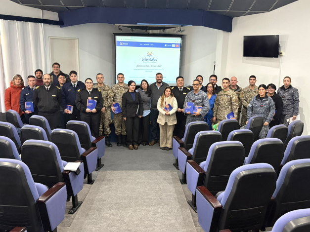 Capacitación sobre el uso de la Colección Académica de Defensa "Orientales"