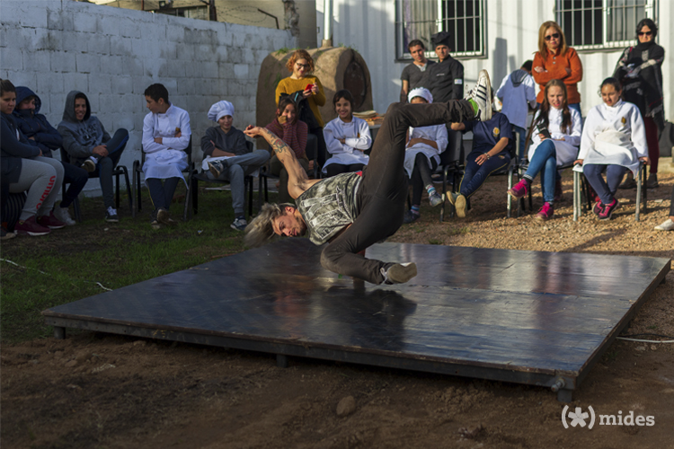 Momento de baile de hip hip durante el cierre del evento
