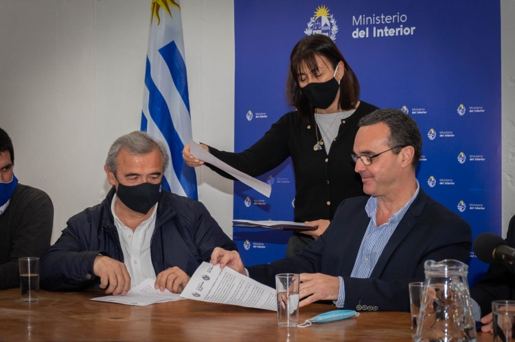 Autoridades ministeriales en firma de convenio Autoridades ministeriales en firma de convenio