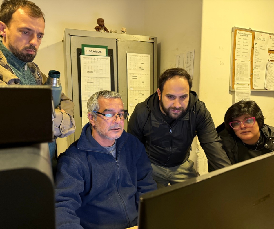 Director de Protección Social, trabajado de Equipo Base, ministro y directora de Uruguay Crece Contigo visualizando las rutas de captación 