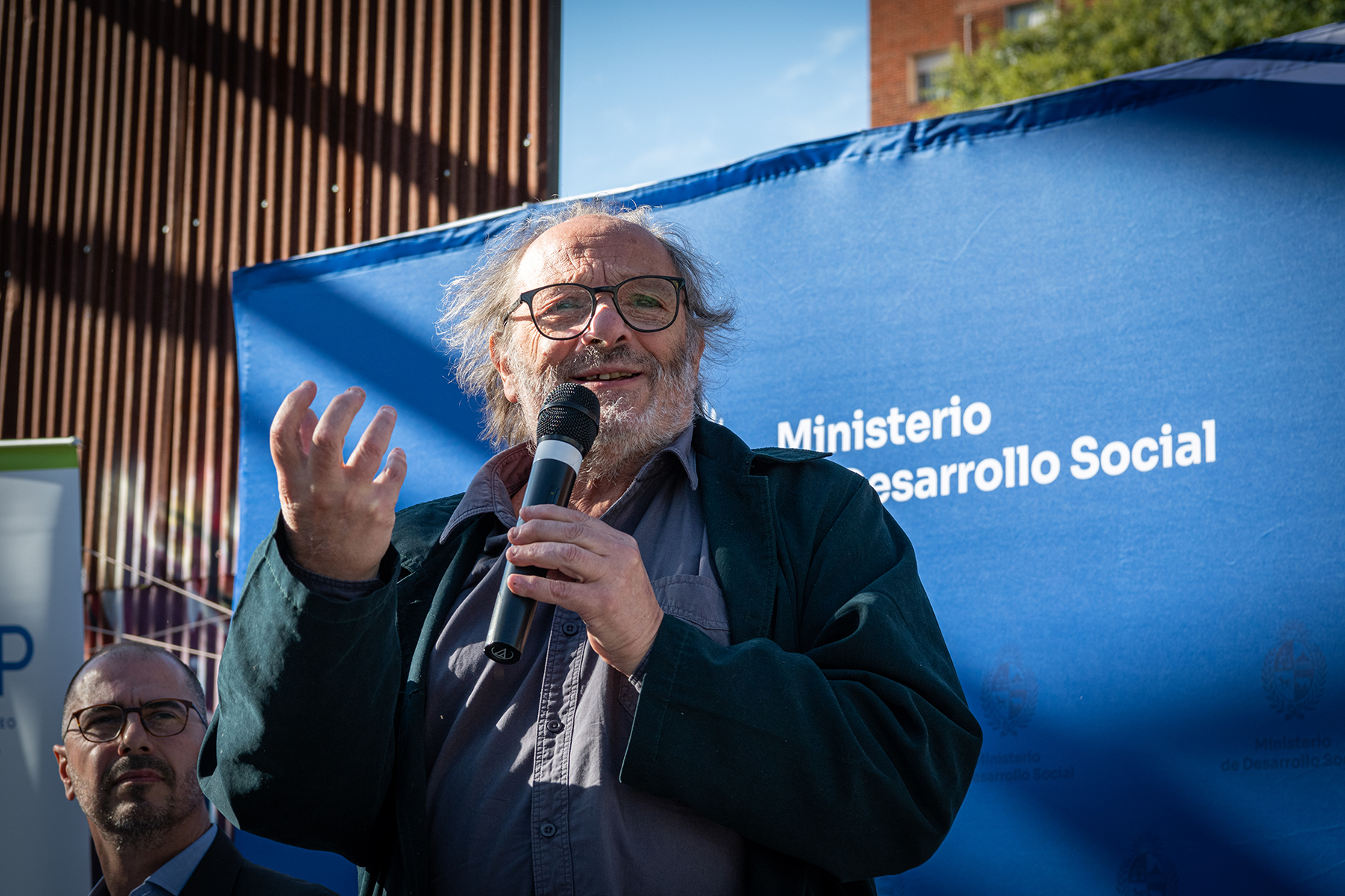 Habla el vicepresidente de ASSE Daniel Olesker, ante la mirada del director de INEFOP, Juan Andrés Roballo