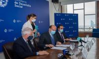 Firma de convenio con la Cámara de la Construcción del Uruguay por cupos laborales Ministro Lema junto a presidente y representante de la Cámara Uruguaya de la Construcción