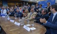 Asunción de las nuevas autoridades del MIDES Mesa de autoridades en la calle