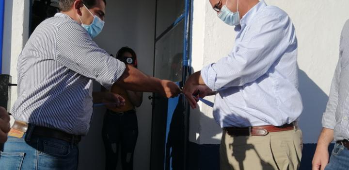 Corte de cinta en inauguración local en Río Branco