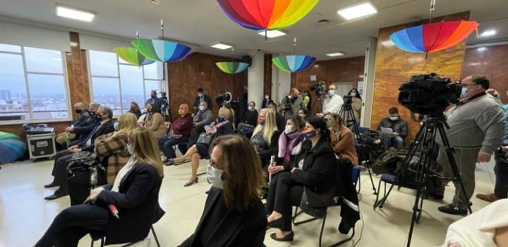 Autoridades de gobierno y representantes de la sociedad civil en Mes de la Diversidad