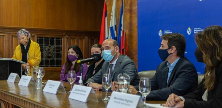 Firma de convenio de inclusión e inserción laboral Mides y Tienda Inglesa