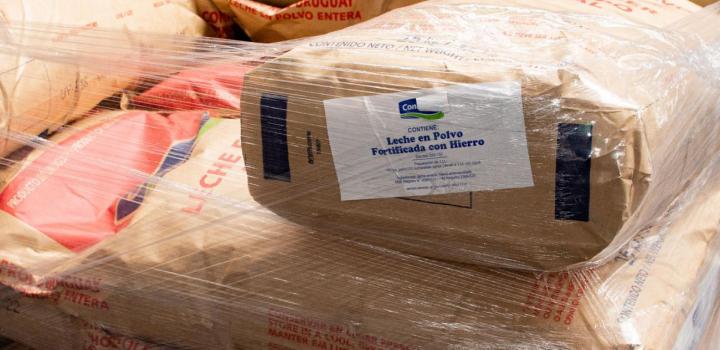 Bolsas con leche en polvo donadas por CUTI