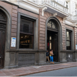Fachada de Centro de Referencia para Personas Migrantes
