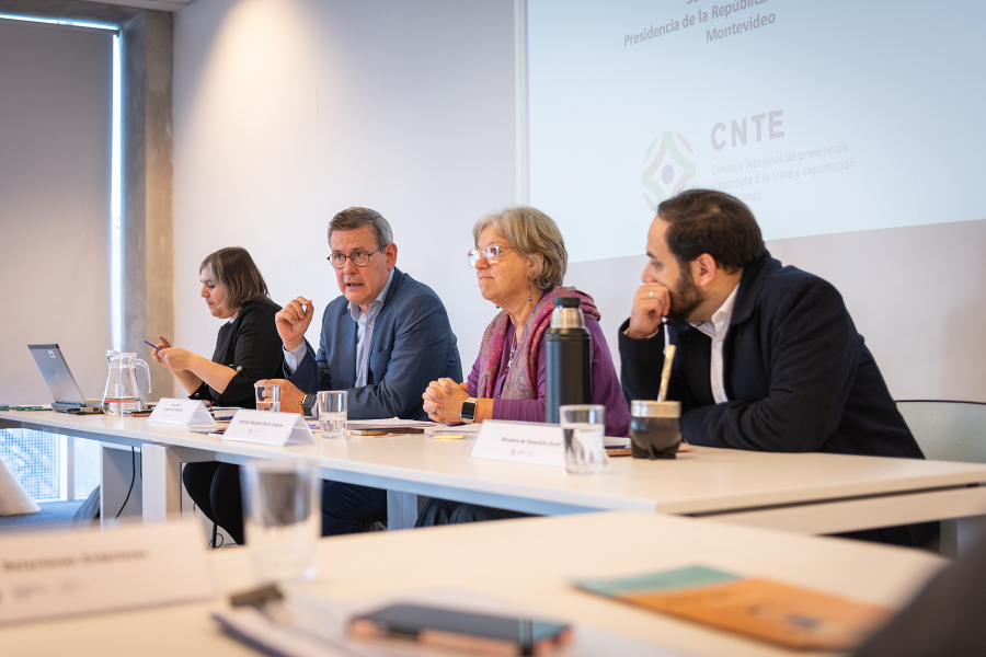 Autoridades en la reunión del consejo