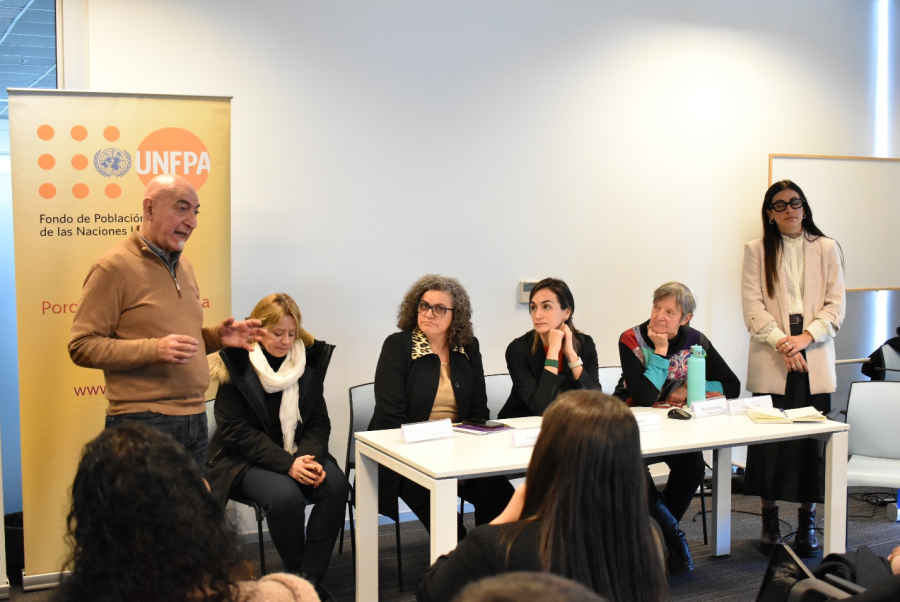 Mesa de expositores (Fuente: Organización Internacional para las Migraciones )