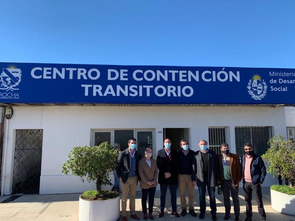 Autoridades en inauguración del Centro de Contención Transitorio en Chuy