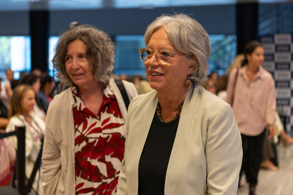 Mónica Xavier durante la actividad sobre violencia digital hacia las mujeres