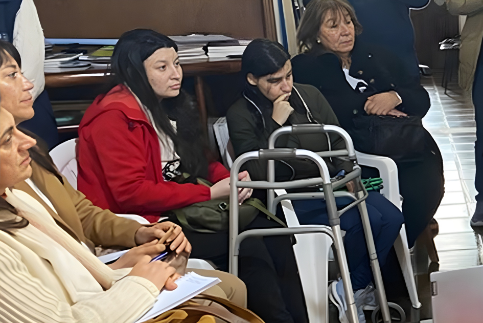 participación activa de las organizaciones de personas con discapacidad Personas reunidas en el encuentro dialogando