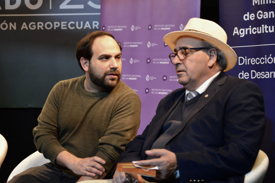 Gonzalo Civila y Alfredo Fratti durante el acto de apertura de Diálogos y Saberes 2025