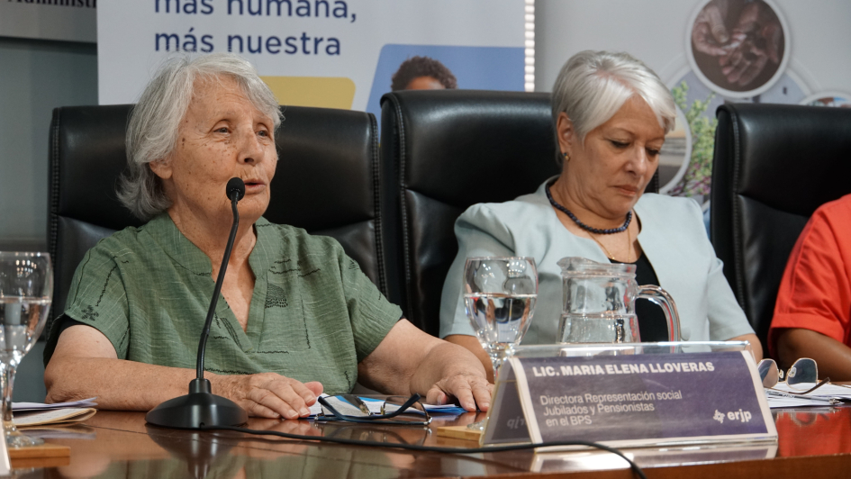 María Elena Lloveras en uso de la palabra durante la actividad por el 8M 2026 organizada por el ERJP