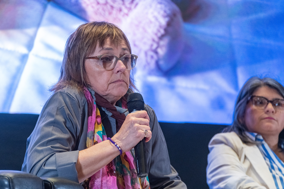 Alejandra López en uso de la palabra durante el acto central por el 25-N 2025 Alejandra López en uso de la palabra durante el acto central por el 25-N 2025