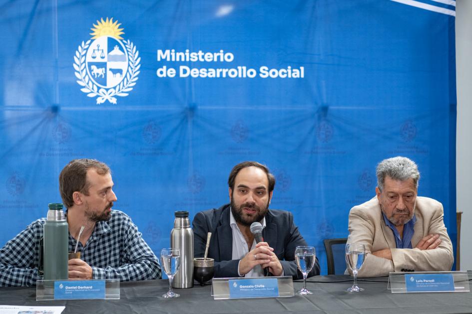 Ministro Civila durante su alocución en la jornada de trabajo con el equipo de DINALI .