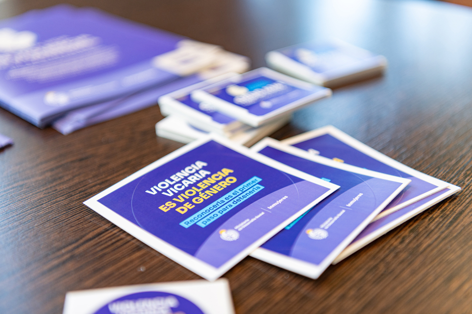 Material informativo sobre servicios de Inmujeres durante el acto central por el 25-N 2025 Material informativo sobre servicios de Inmujeres durante el acto central por el 25-N 2025