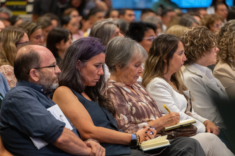 Público asistente durante la actividad sobre violencia digital hacia las mujeres