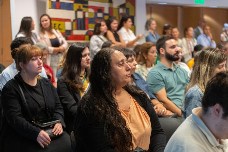 Público asistente durante la actividad sobre violencia digital hacia las mujeres