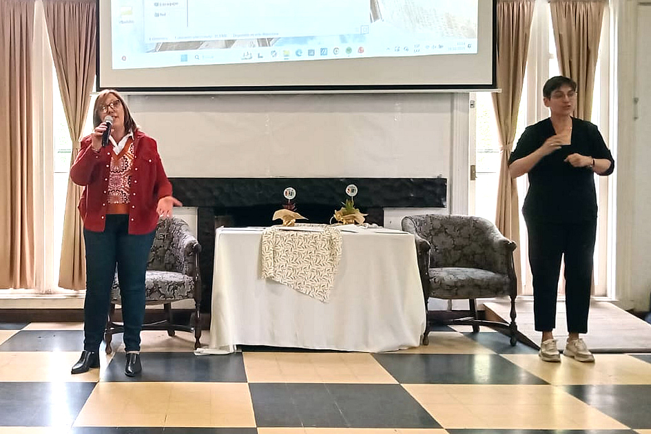 Apertura del encuentro. Secretaria de Cuidados y Discapacidad, Dra. Susana Muñiz. Apertura del encuentro. Secretaria de Cuidados y Discapacidad, Dra. Susana Muñiz.