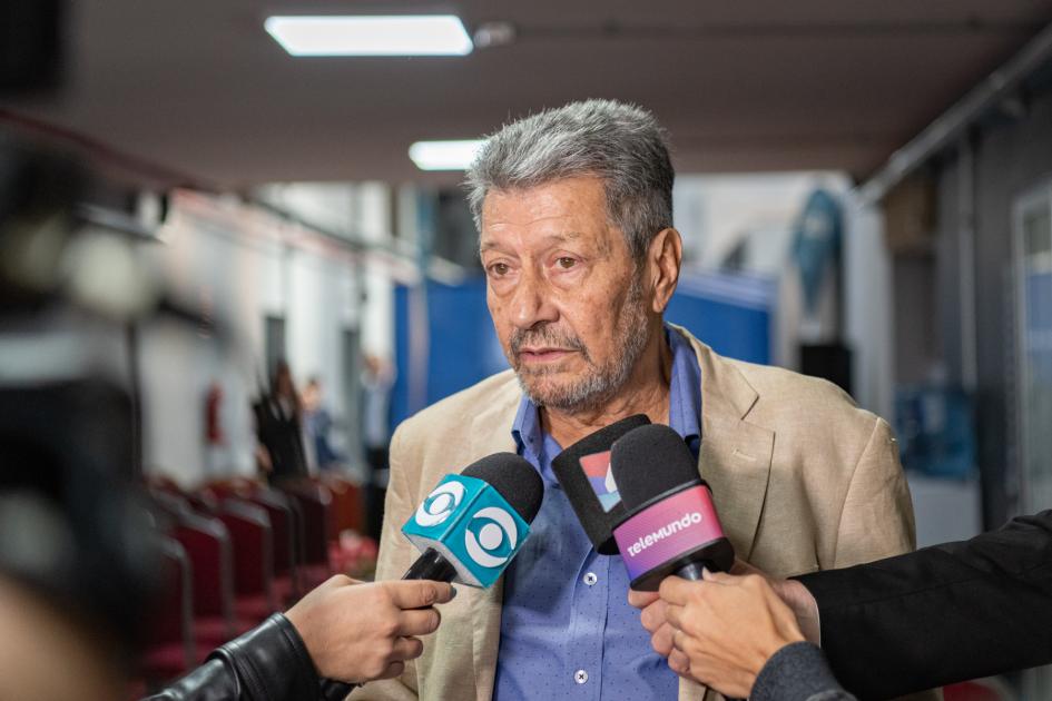 Luis Parodi en declaraciones a la prensa. .