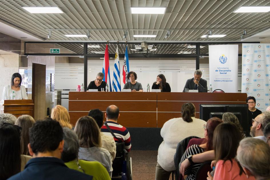 Audotorio de espaldas, en la Sala Acuña de Figueroa Proyecto "El derecho a la igualdad y no discriminación de las personas con discapacidad" 5
