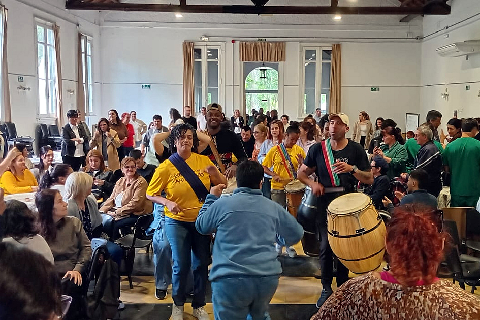 Participación de cuerda de tambores. Participación de cuerda de tambores.