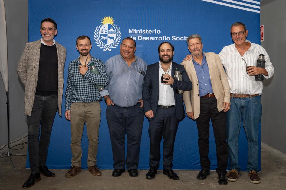 Autoridades del Ministerio de Desarrollo Social junto a Jaime Saavedra. .