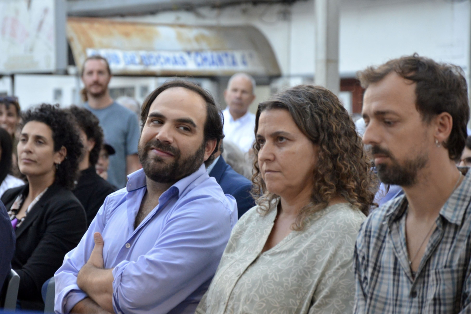 Autoridades y participantes en la inauguración del Centro de Desarrollo Comunitario Colonia.