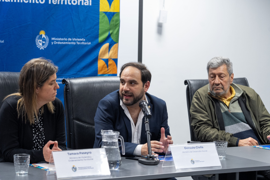Firma de convenio MVOT-Mides.