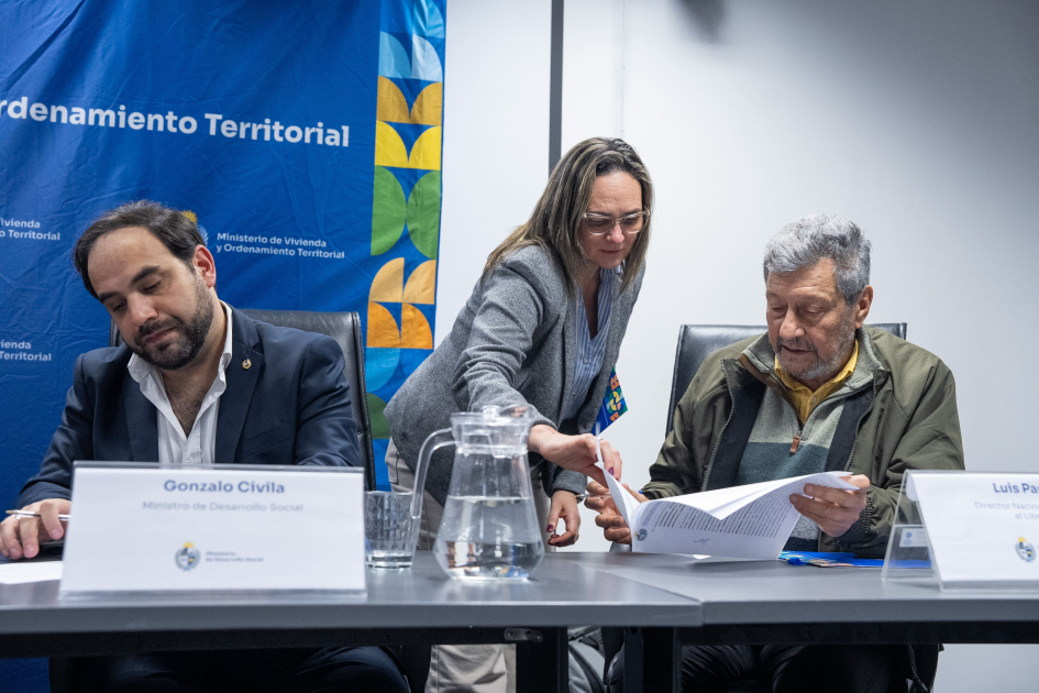 Firma de convenio MVOT-Mides.