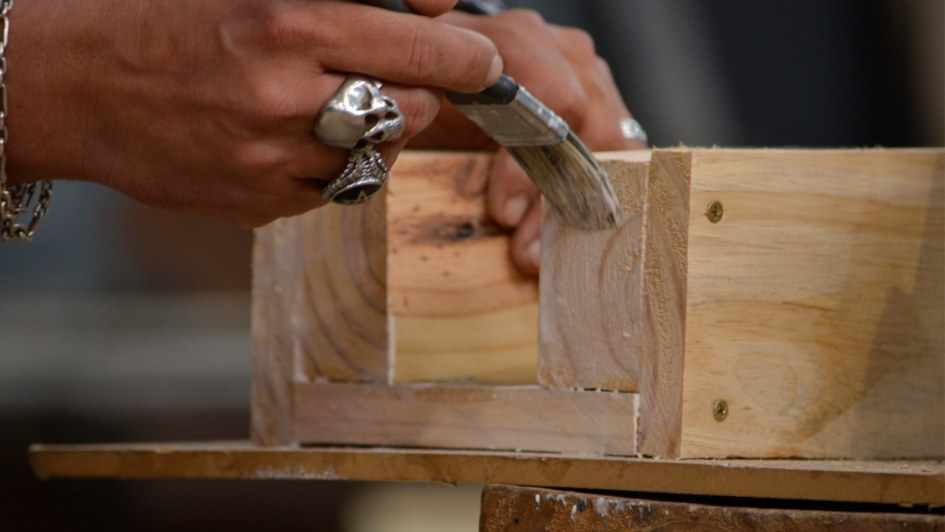 Manos y tablones de madera Manos y tablones de madera