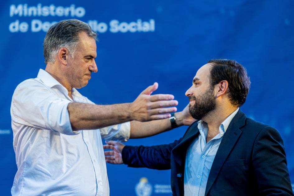 Saludo del presidente Orsi con el ministro Civila (Foto: adhoc) Saludo del presidente Orsi con el ministro Civila (Foto: adhoc)