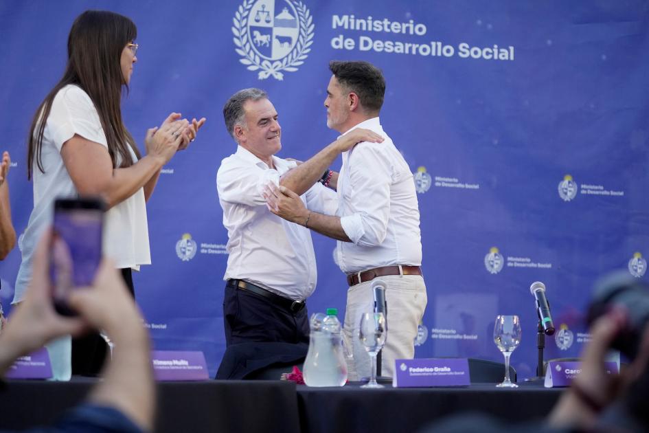 Saludo del presidente Orsi con el subsecretario Graña (Foto: adhoc) Saludo del presidente Orsi con el subsecretario Graña (Foto: adhoc)