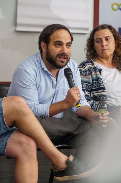 Ministro Gonzalo Civila se dirige a los equipos de trabajo en la primera jornada de trabajo Ministro Gonzalo Civila habla frente al público