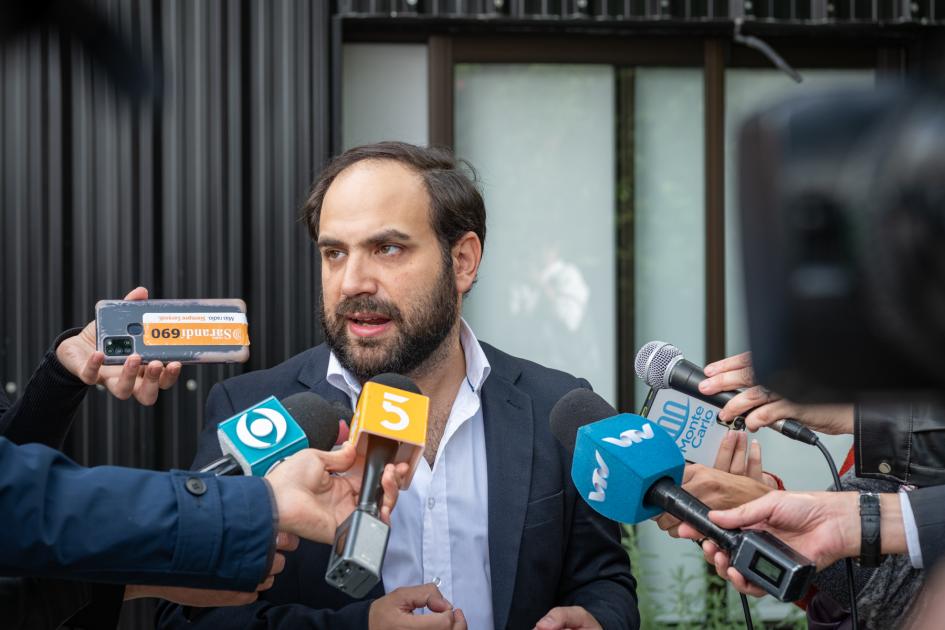 Ministro Gonzalo Civila durante declaraciones a la prensa. .