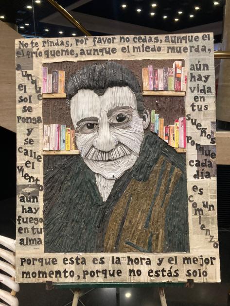 Cuadro de Mario Benedetti realizado con material reciclado, efecto revista.