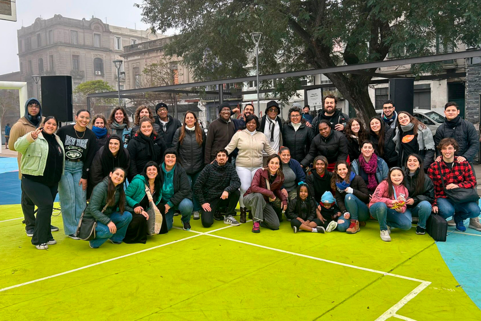 Actividad de Centro de Migrantes en Plaza en Ciudad Vieja. Actividad de Centro de Migrantes en Plaza en Ciudad Vieja.
