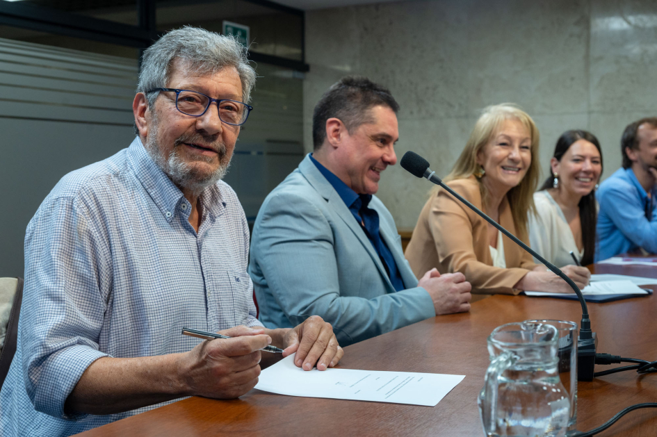 Mesa de autoridades (Foto: Departamento de Fotografía del Parlamento del Uruguay) Mesa de autoridades (Foto: Departamento de Fotografía del Parlamento del Uruguay)