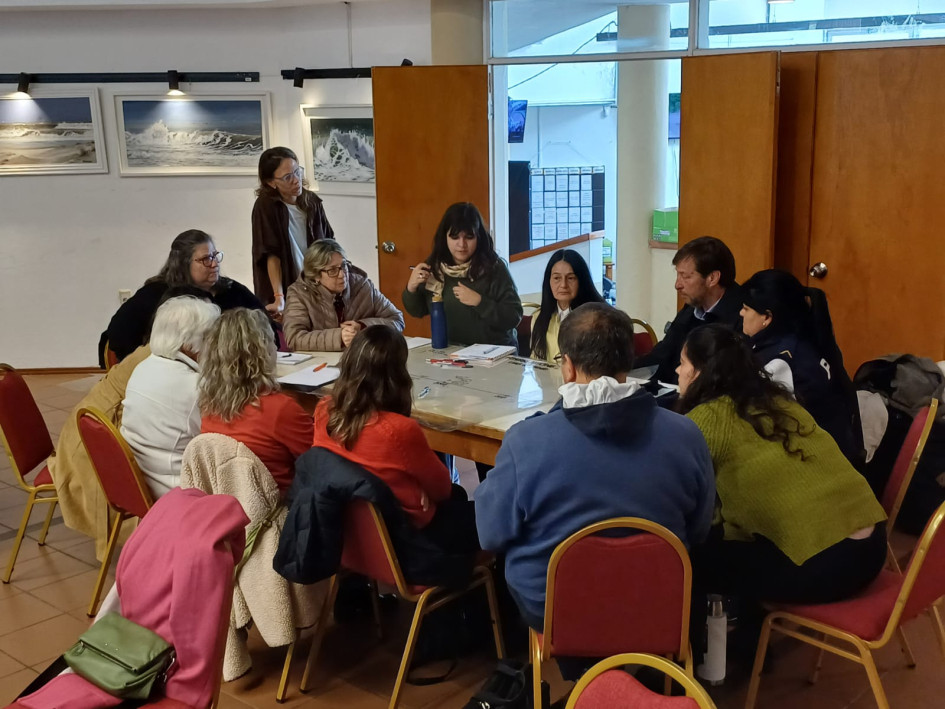 Trabajo en grupos durante el Diálogo Regional Este realizado en Piriápolis el 13/9/2025