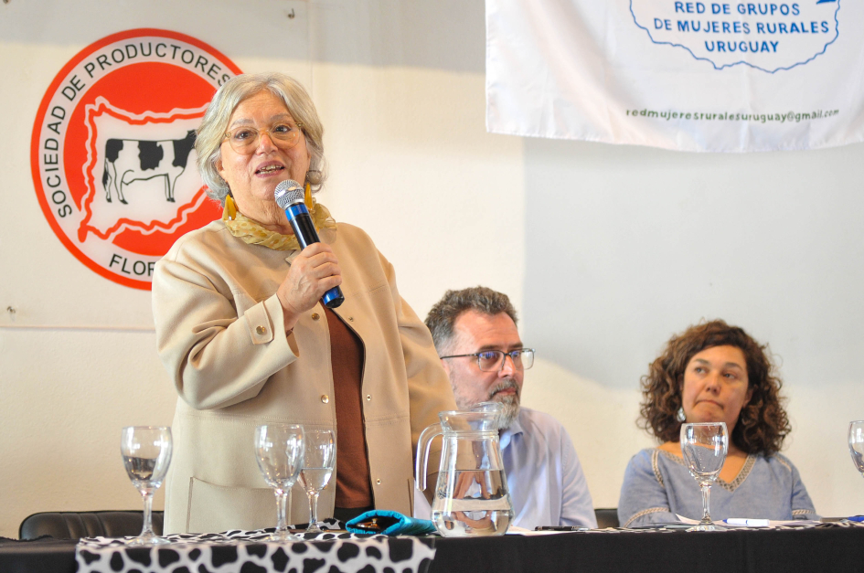 Mónica Xavier en uso de la palabra durante el Encuentro de Mujeres Rurales. Foto: Presidencia.