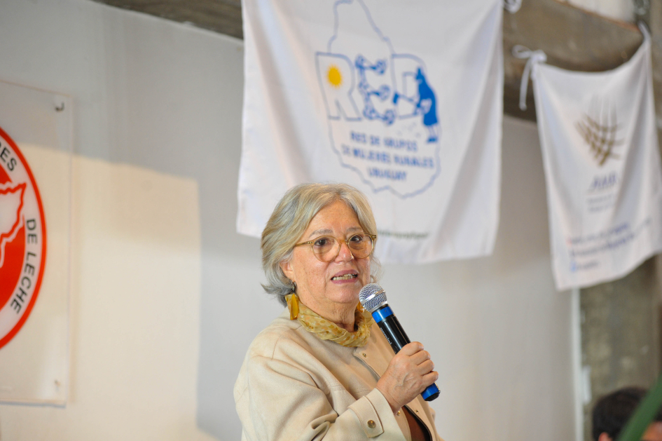 Mónica Xavier en uso de la palabra durante el Encuentro de Mujeres Rurales. Foto: Presidencia.