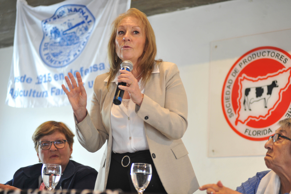 Carolina Cosse en uso de la palabra durante el Encuentro de Mujeres Rurales. Foto: Presidencia.