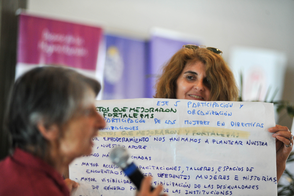 Presentación de subgrupos de trabajo durante el Encuentro de Mujeres Rurales. Foto: Presidencia.