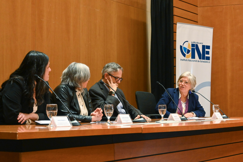 Mónica Xavier en uso de la palabra durante la presentación de la UEG (INE). Foto: INE.