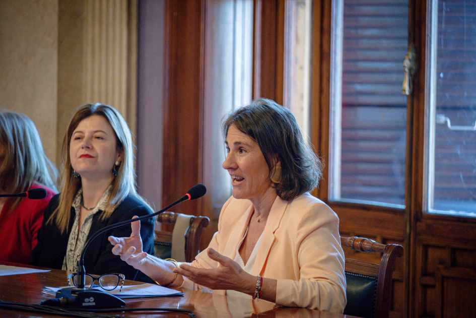 Magdalena Furtado en uso de la palabra durante Encuentro Mujeres en Política. Foto: Parlamento Uy. Magdalena Furtado en uso de la palabra durante Encuentro Mujeres en Política. Foto: Parlamento Uy.